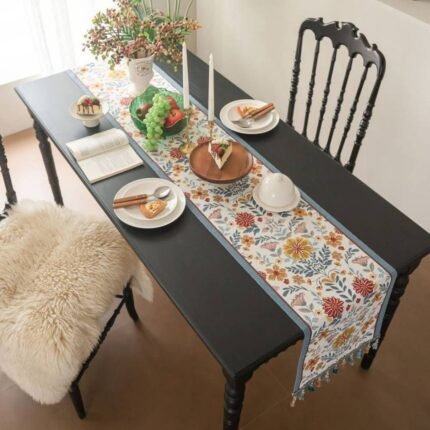 Homestuff Renaissance Garden Table Runner 2