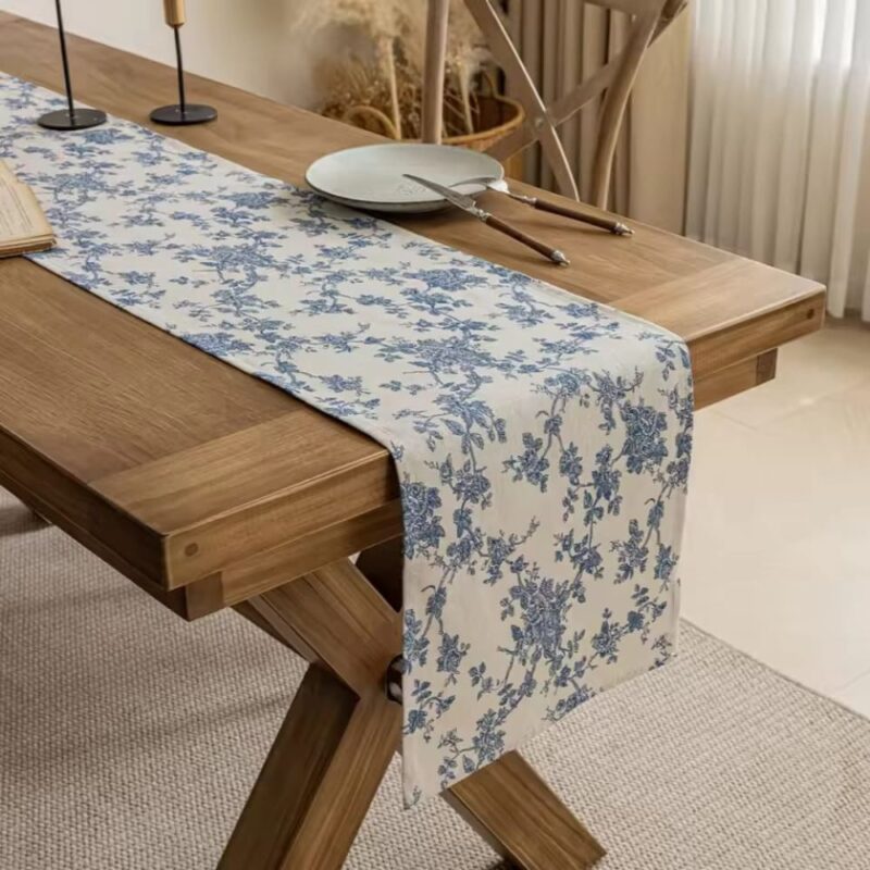 Homestuff La Belle Fleur Table Runner 1